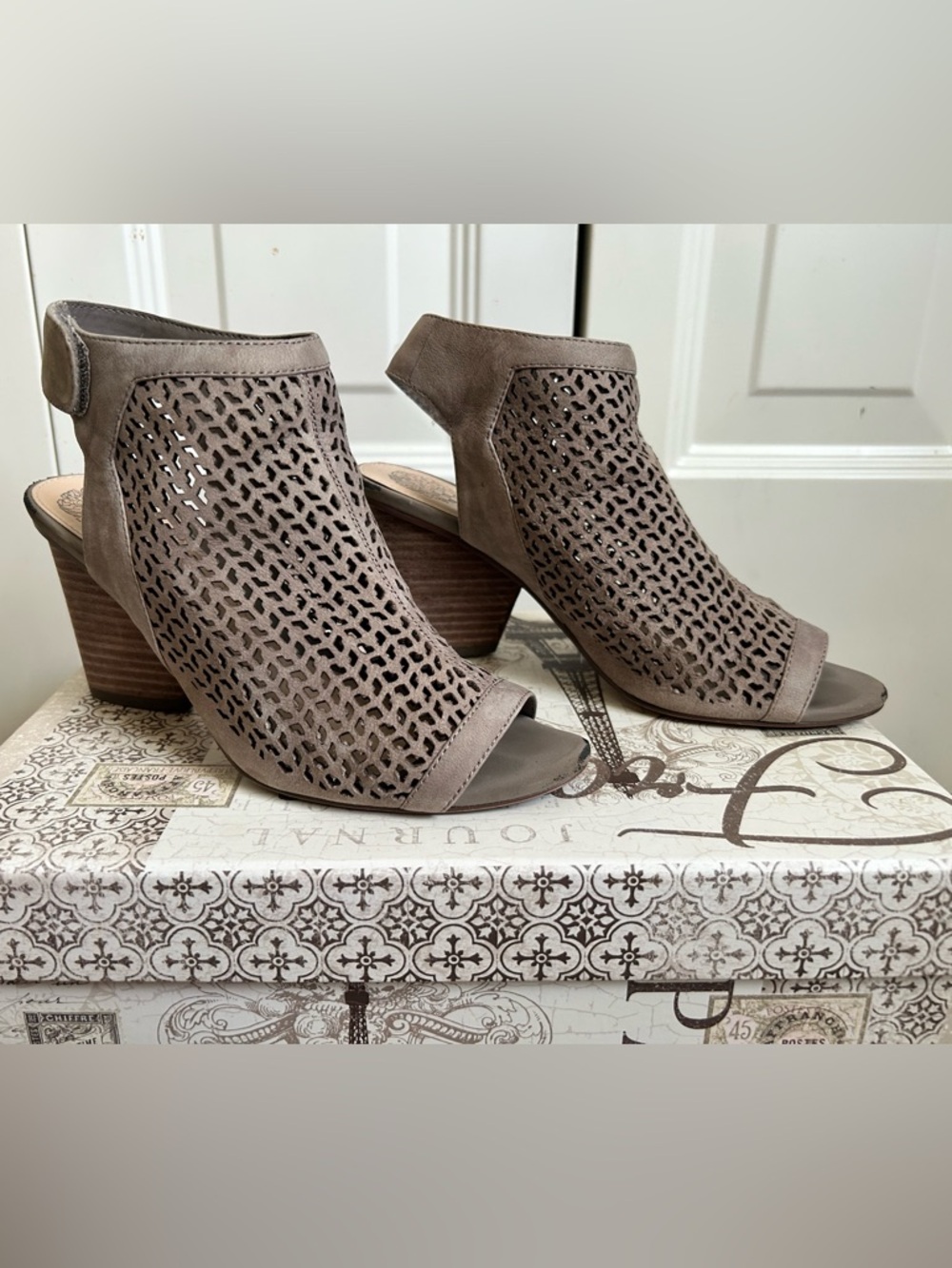 Vince Camuto Dastana Peep Toe Booties 7.5 Taupe Leather Slingback Heels